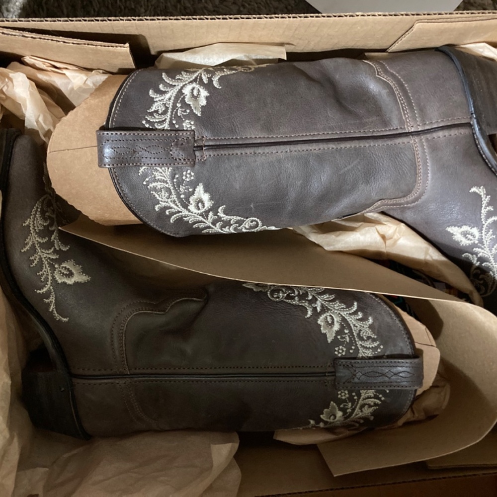 NWT Abilene Women's Western Embroidered Boot Medium Toe Grey - 6.5 - Picture 2 of 5